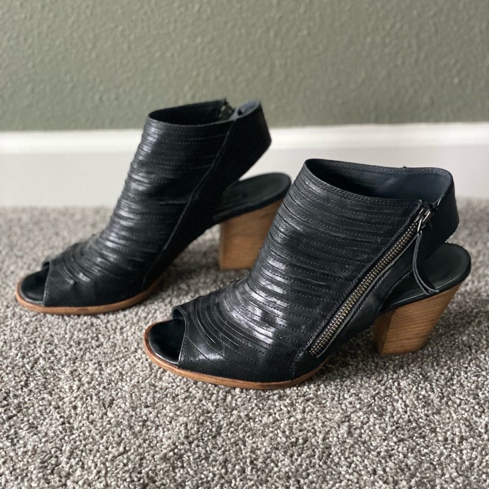 Paul Green 'Cayanne' Leather Peep Toe Sandal